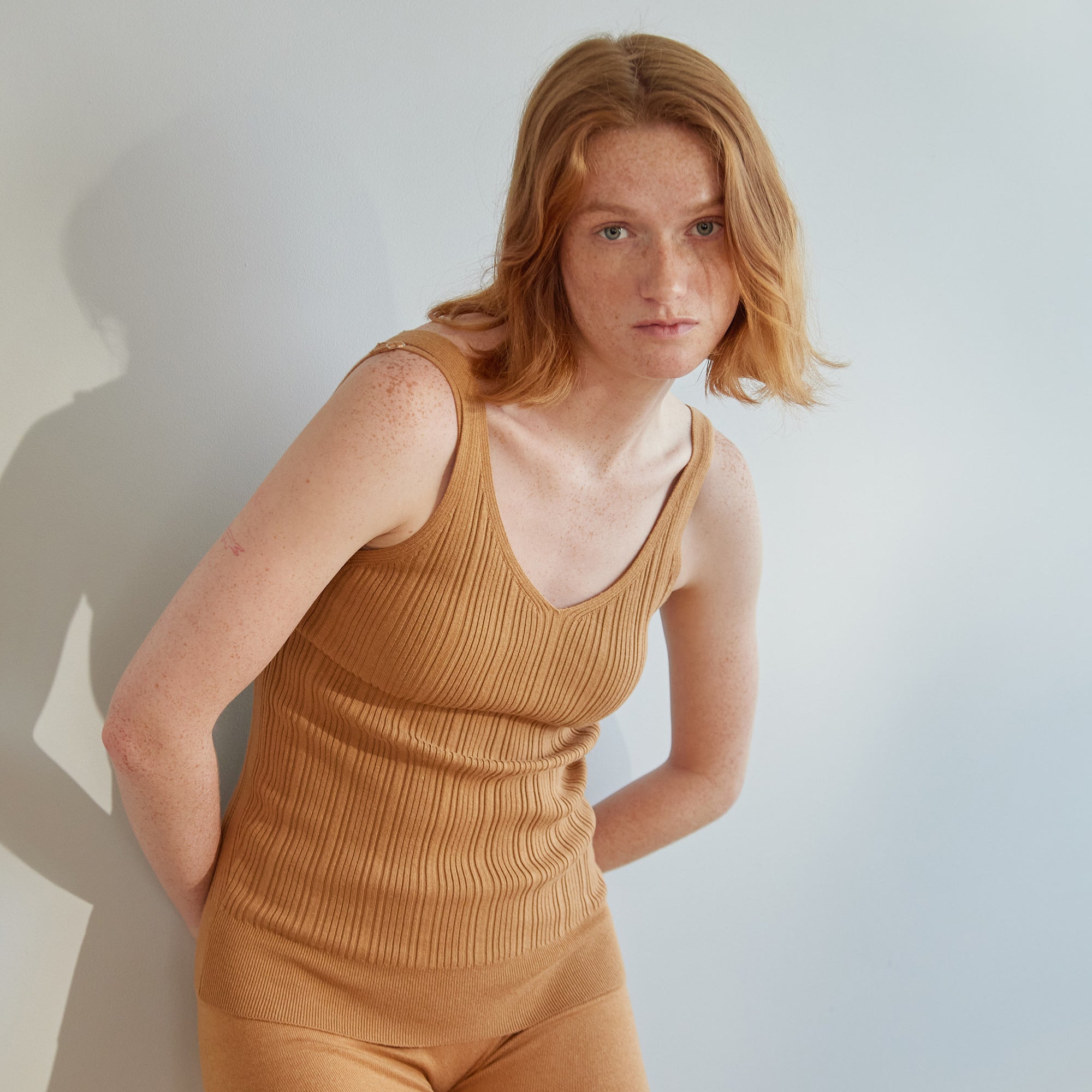 NETENE.：ランダムリブニット タンクトップ(Random RibTank Top)