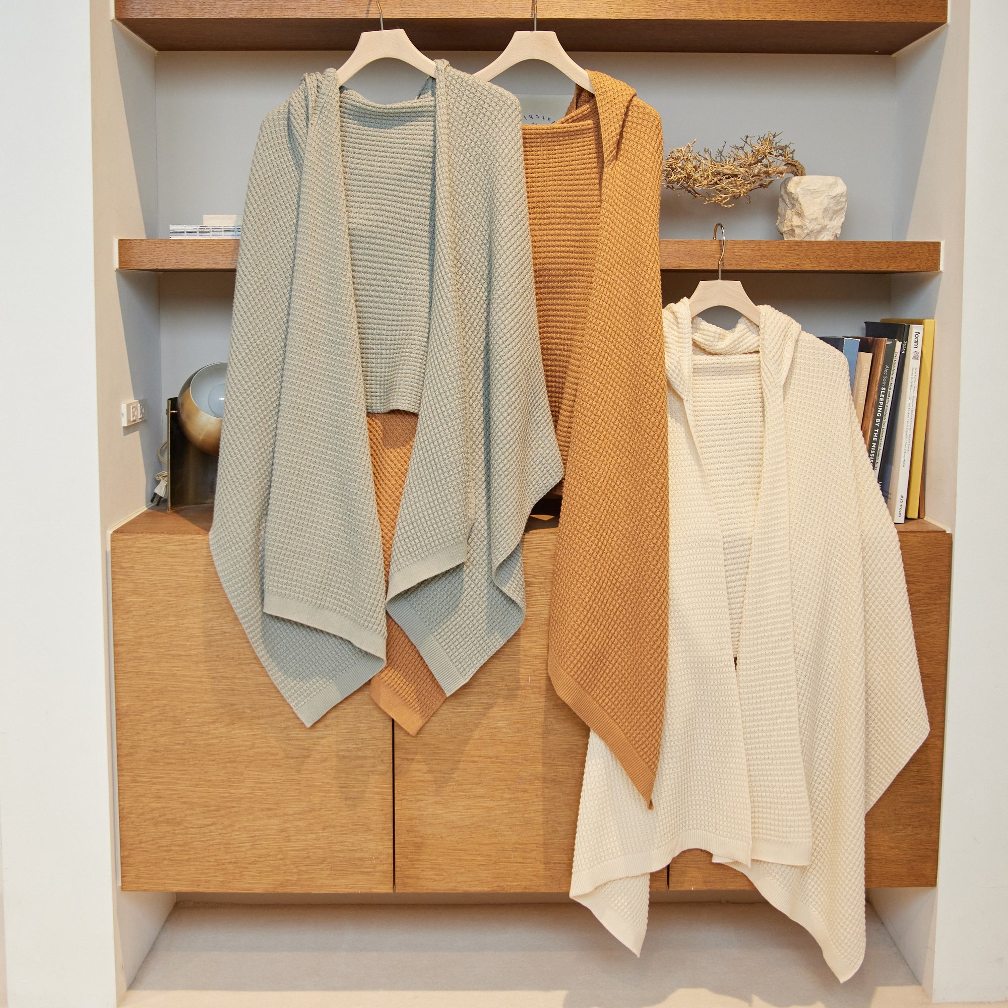 NETENE.｜ パフィーニットフードストール(Puffy Knit Hoodie Stole)