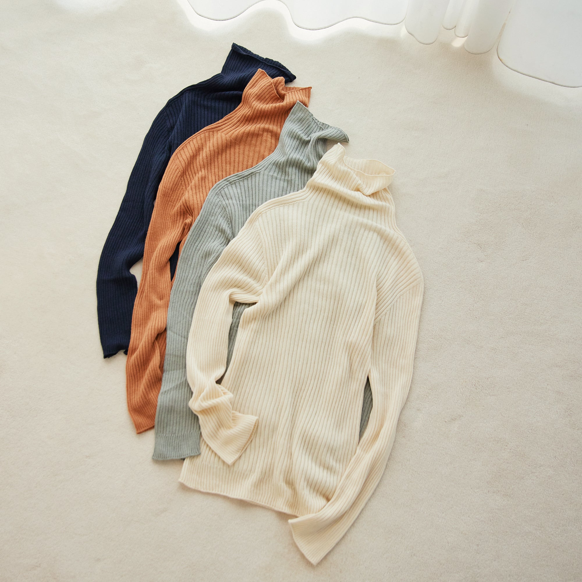 NETENE.：コンフィニット長袖タートルネックプルオーバー(Comfy Knit